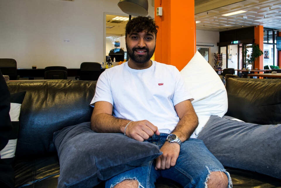 Ali A. Hussain (25) er sjef for Shutdown Events. Han savnet tilbud å gå til da han vokste opp selv. Nå håper han at Shutdown Events kan fortsette å møte behovene til dagens ungdom. Skattkammeret møteplass, Kirkens Bymisjon i Drammen og Shutdown Events arrangerer gratiskonsert for ungdom i tilknytning til årets Elvefestival.