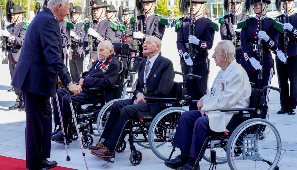 Kong Harald deltok på regjeringens lunsj med krigsseilere, veteraner og tidsvitner fra 2. verdenskrig i Operaen i Oslo torsdag. Kong Harald deltok på regjeringens lunsj med krigsseilere, veteraner og tidsvitner fra 2. verdenskrig i Operaen i Oslo torsdag. Foto: Heiko Junge / NTB / POOL