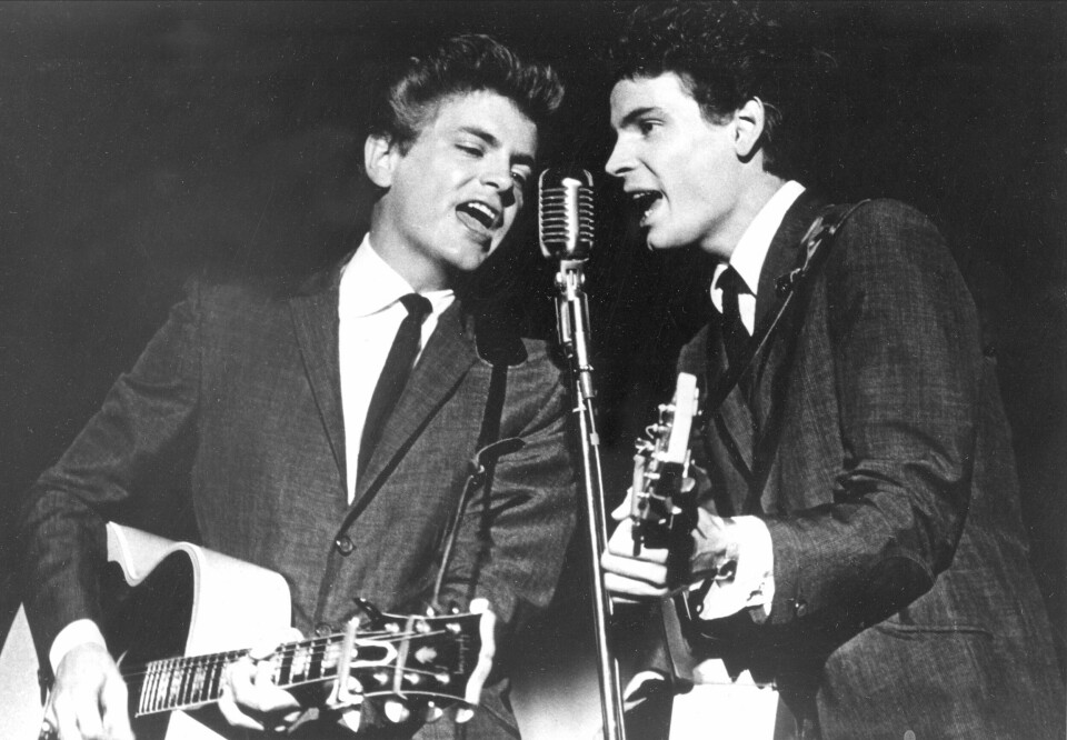 The Everly Brothers, Don and Phil, på scenen i 1964. Nå er begge døde. The Everly Brothers, Don and Phil, på scenen i 1964. Nå er begge døde.