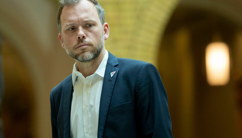 – Jernbanen skal frakte folk rundt i Norge, ikke frakte profitt ut av landet, sier SV-leder Audun Lysbakken. – Jernbanen skal frakte folk rundt i Norge, ikke frakte profitt ut av landet, sier SV-leder Audun Lysbakken.