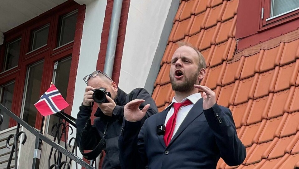 Mímir Kristjánsson har vært høyt og lavt i hele valgkampen. Foreløpig sees Mímir-effekten best i Stavanger. Ikke helt Mussolini på balkongen, men Mímir Kristjánsson hadde tilhørerne i sin hule hånd. 11 ganger på en og samme dag.