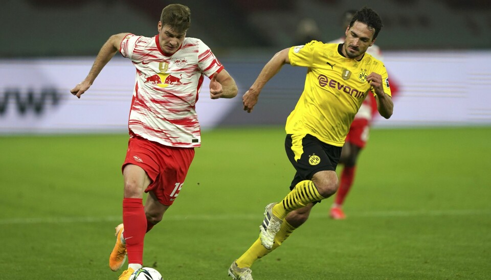 Alexander Sørloth, her i aksjon mot Mats Hummels og Dortmund, er klar for ny klubb. Alexander Sørloth, her i aksjon mot Mats Hummels og Dortmund, er klar for ny klubb. Foto: Michael Sohn, Pool / AP / NTB
