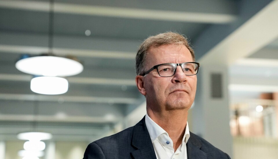 Helsebyråd Robert Steen (Ap) etterlyser nye nasjonale vurderinger for strategien for testing, smittesporing, isolasjon og karantene. Helsebyråd Robert Steen (Ap) i Oslo sier at smitteøkningen er ventet, og at den trolig vil fortsette i tiden etter fellesferien. Men vi er langt unna smertegrensen, mener han. Foto: Fredrik Hagen / NTB