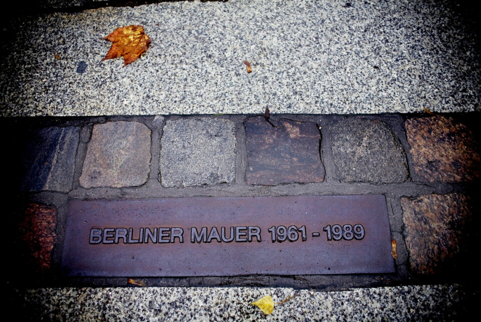 041109Minneplakett i Bernauer Strasse.Berlin. 20 år etter murens fall. Berlinmuren. Tyskland. Berlinmuren