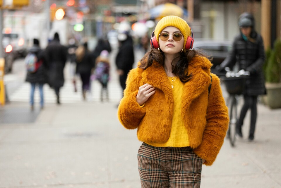 Selena Gomez i rollen som Mabel, som ikke har store problemer med å håndtere de to nye bekjente. Selena Gomez i rollen som Mabel, som ikke har store problemer med å håndtere de to nye bekjente.