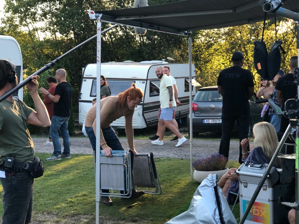 Skuespiller Henrik Morken Nielsen og artist Samantha Fox. Innspilling av Lange flate ballær 3 i Revebukta