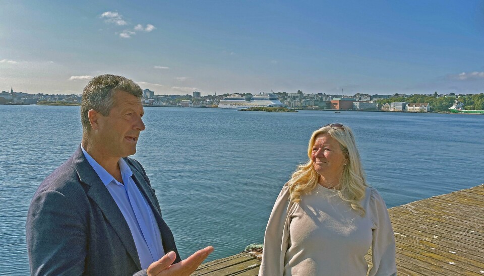 Daglig leder Espen Opsanger i Buøy Invest og Kari Raustein (H) i Hundvåg kommunedelsutvalg er blant de som ønsker shuttlebåt og senere sykkelbru fra Buøy til sentrum av Stavanger. Daglig leder Espen Opsanger i Buøy Invest og Kari Raustein (H) i Hundvåg kommunedelsutvalg er blant de som ønsker shuttlebåt og senere sykkelbru fra Buøy til sentrum av Stavanger.