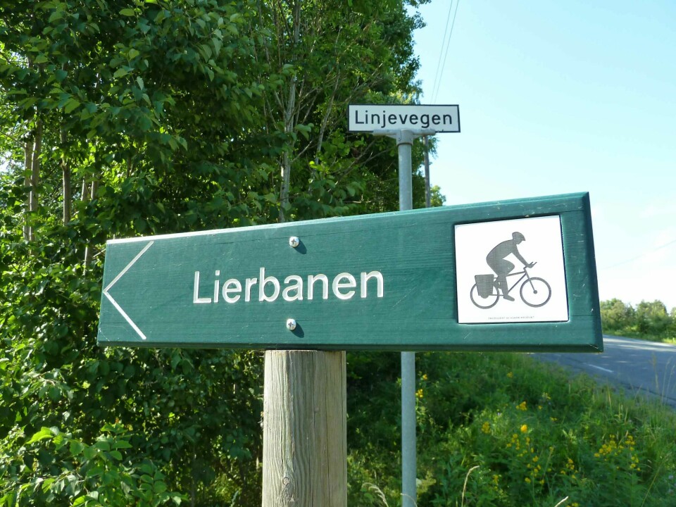Den gamle Lierbanen går selvsagt inn Linjevegen. Den gamle Lierbanen går selvsagt inn Linjevegen.