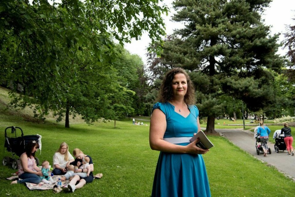 REVOLUSJONÆR: Kristin Storrusten ha rskrevet boka «Barsel» og presenterer her sitt forslag til ny ordning for barselpermisjon. FOTO: MIMSY MØLLER