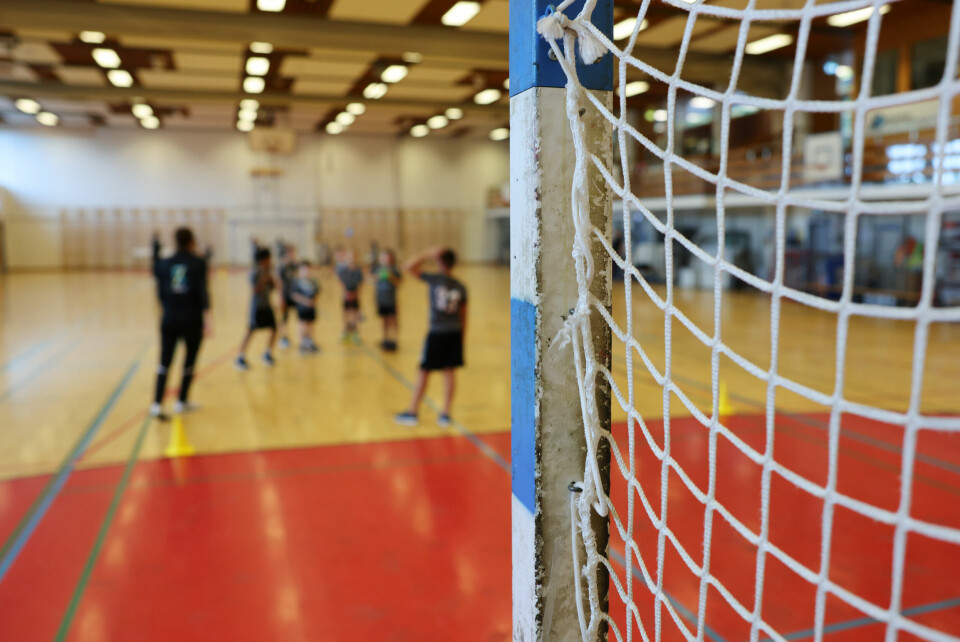Barn trener håndball i Linderudhallen. Barn trener håndball i Linderudhallen.