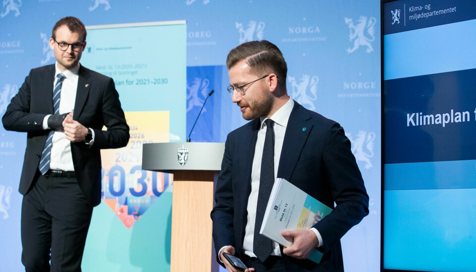 KrF-leder Kjell Ingolf Ropstad (t.v.) og Venstre-nestleder Sveinung Rotevatn er blant dem som har en nervepirrende valgnatt foran seg. Foto: Berit Roald / NTB KrF-leder Kjell Ingolf Ropstad (t.v.) og Venstre-nestleder Sveinung Rotevatn er blant dem som har en nervepirrende valgnatt foran seg. Foto: Berit Roald / NTB