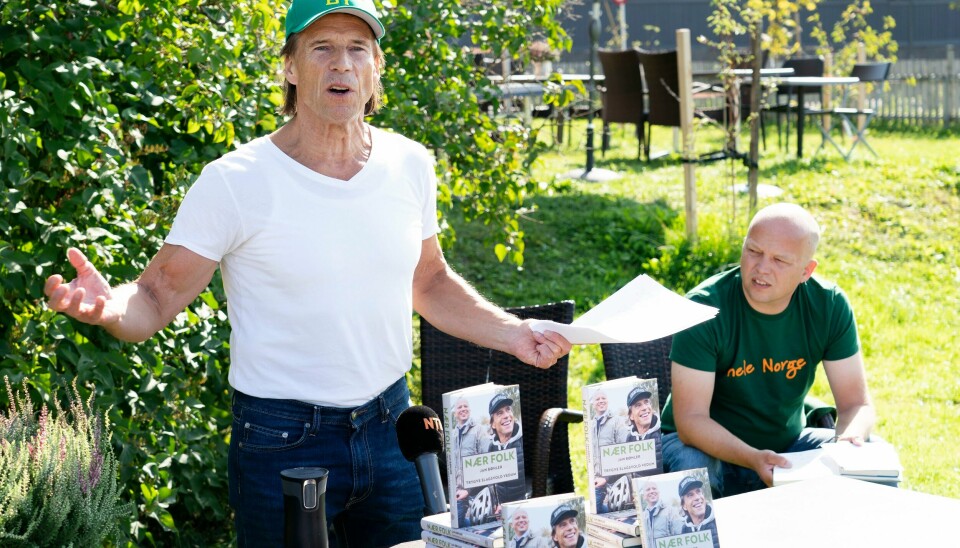 Jan Bøhler sier til Dagbladet at han mener å ha Sp-leder Trygve Slagsvold Vedum i ryggen i sitt tydelige krav om å bevare Ullevål sykehus. Jan Bøhler og Trygve Slagsvold Vedum lanserte mandag boka «Nær folk» på Kafe Steinbra i Groruddalen. Foto: Gorm Kallestad / NTB