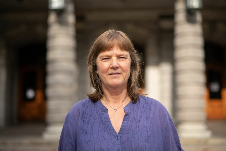 LO Stats nestleder, Lise Olsen, utenfor Nationaltheatret. Hun er forhandlingsleder for teater- og orkestersektoren som nå er i streik. LO Stats nestleder, Lise Olsen, utenfor Nationaltheatret.