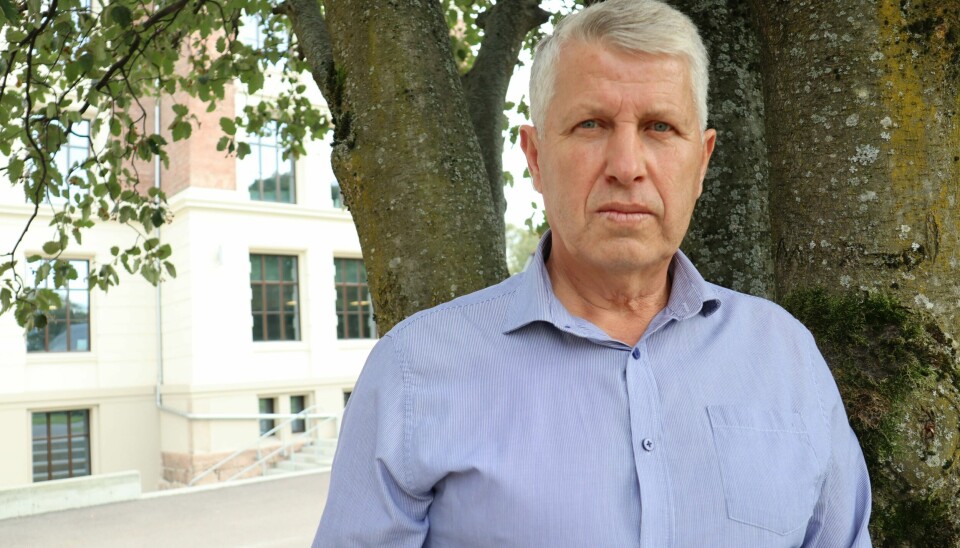 Muhamed Mujkanovic (63) fra Drammen fikk ikke status som flyktning da han kom til i Norge fra Bosnia. Dette har gitt han andre rettigheter enn personer som kom på samme tidspunkt men ble registrert som flyktning. Muhamed Mujkanovic (63) fra Drammen fikk ikke status som flyktning da han kom til i Norge fra Bosnia. Dette har gitt han andre rettigheter enn personer som kom på samme tidspunkt men ble registrert som flyktning.