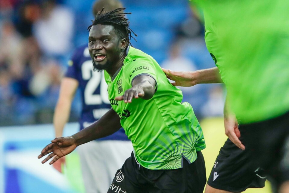 Aliou Coly feier etter å ha gitt Kristiansund seieren på overtid mot Strømsgodset. Aliou Coly feier etter å ha gitt Kristiansund seieren på overtid mot Strømsgodset. Foto: Javad Parsa / NTB