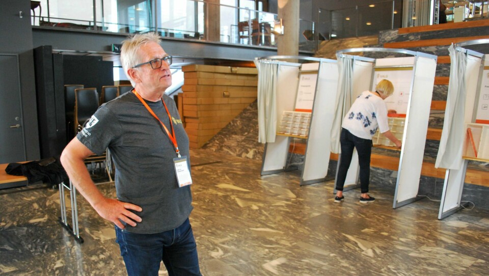 Valgansvarlig Dick Ekeroth i Fredrikstad kommune tror trenden med at flere velger å forhåndsstemme har kommet for å bli. Valgansvarlig Dick Ekeroth i Fredrikstad kommune tror trenden med at flere velger å forhåndsstemme har kommet for å bli.