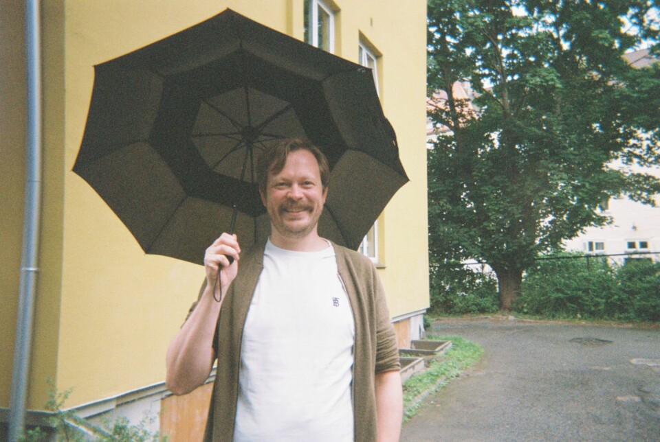 Programleder Einar Tørnquist utenfor leiligheten sin på Torshov. Programleder Einar Tørnquist utenfor leiligheten sin på Torshov.