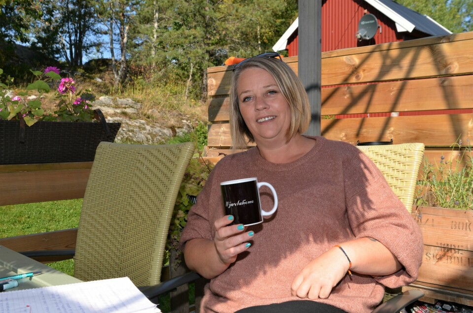 Ironisk nok bruker Hege Hansen gjerne koppen med påskriften «#Jævla homo». Nå skal hun holde foredrag, undervise, veilede og ha samtaler med helsepersonell i møte med forskjellige legninger. Ironisk nok bruker Hege Hansen gjerne koppen med påskriften «#Jævla homo». Nå skal hun holde foredrag, undervise, veilede og ha samtaler med helsepersonell i møte med forskjellige legninger.