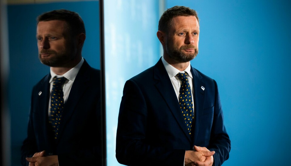 Helse- og omsorgsminister Bent Høie i forkant av en pressekonferanse. Nå starter han snart i ny jobb. Helse- og omsorgsminister Bent Høie i forkant av en pressekonferanse.
