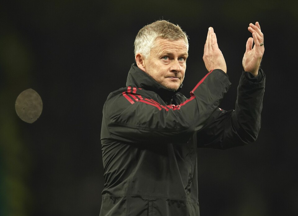 Manchester United-manager Ole Gunnar Solskjaer klapper til publikum under kampen mot West Ham som endte med 0-1-tap. Manchester United-manager Ole Gunnar Solskjaer klapper til publikum under kampen mot West Ham som endte med 0-1-tap. Foto: Dave Thompson / AP / NTB