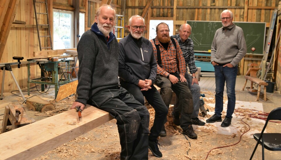 – Arbeidet kommer til å tette et hull i kysthistorien, sier båtbygger og nestor Gunnar Eldjarn ved Norges arktiske universitet i Tromsø. Her sammen med Paul Henriksen, leder Hvaler kulturvernforening, Andreas Pagander, Maritime Center i Fredrikstad, Thor Ivar Olsen, Hvaler Kulturvernforening og Morten Skadsem, tidligere leder av Kystmuseet Hvaler. – Arbeidet kommer til å tette et hull i kysthistorien, sier båtbygger og nestor Gunnar Eldjarn ved Norges arktiske universitet i Tromsø. Her sammen med Paul Henriksen, leder Hvaler kulturvernforening, Andreas Pagander, Maritime Center i Fredrikstad, Thor Ivar Olsen, Hvaler Kulturvernforening og Morten Skadsem, tidligere leder av Kystmuseet Hvaler.