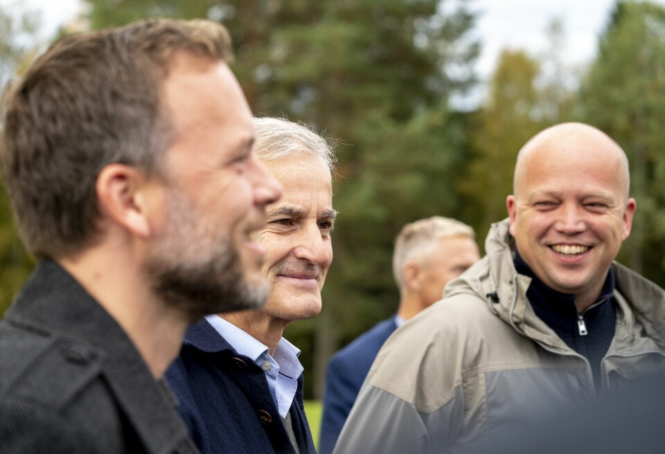 Det var god stemning da Audun Lysbakken, Jonas Gahr Støre og Trygve Slagsvold Vedum møtte pressen før sonderingene på Hurdalsjøen hotell. Partiene er enige om mye, men det er også nok av konfliktsaker, som klima- og oljepolitikken. Det var god stemning da Audun Lysbakken, Jonas Gahr Støre og Trygve Slagsvold Vedum møtte pressen før sonderingene på Hurdalsjøen hotell. Partiene er enige om mye, men det er også nok av konkliktsaker, som klima- og oljepolitikken.
