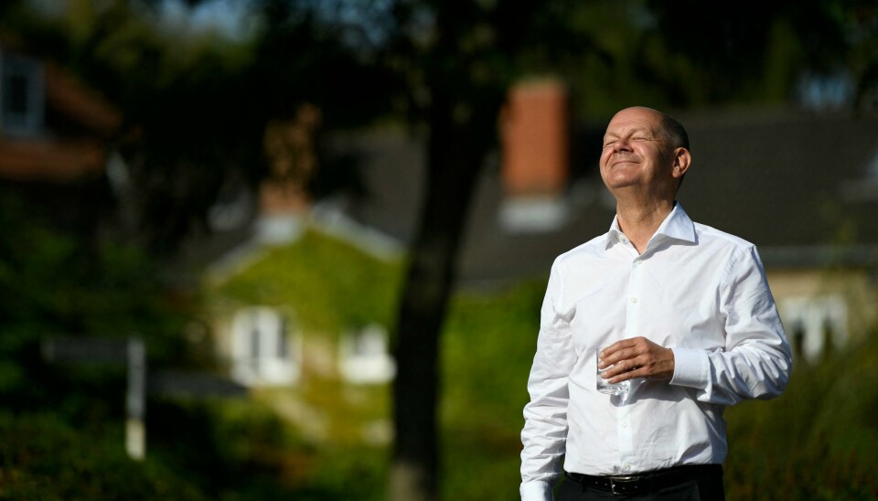 Olaf Scholz kan smile hele veien til valget i Tyskland. Han er Tysklands finansminister og kanslerkandidat for det sosialdemokratiske partiet SPD, og favoritt til å vinne valget søndag. En smilende Olaf Scholz, Tysklands finansminister og kanslerkandidat for det sosialdemokratiske partiet SPD, og favoritt til å vinne valget søndag.