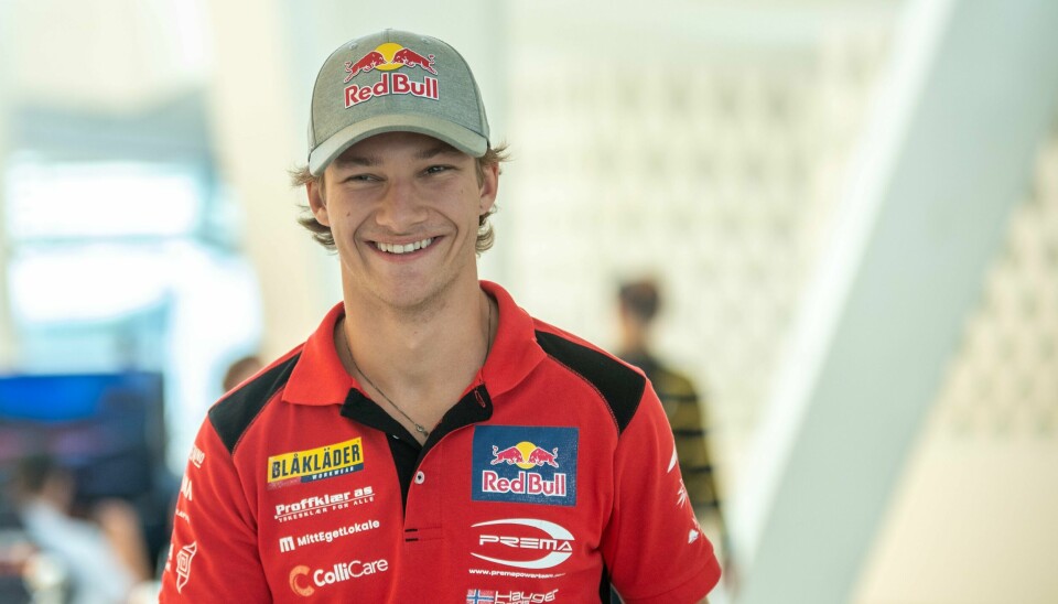 Dennis Hauger er sammenlagtmester i Formel 3 og loves neste år plass i Formel 2. Han er et nytt steg nærmere drømmen om å bli Norges første Formel 1-fører. Dennis Hauger fortsetter å imponere i Formel 3.Foto: Annika Byrde / NTB