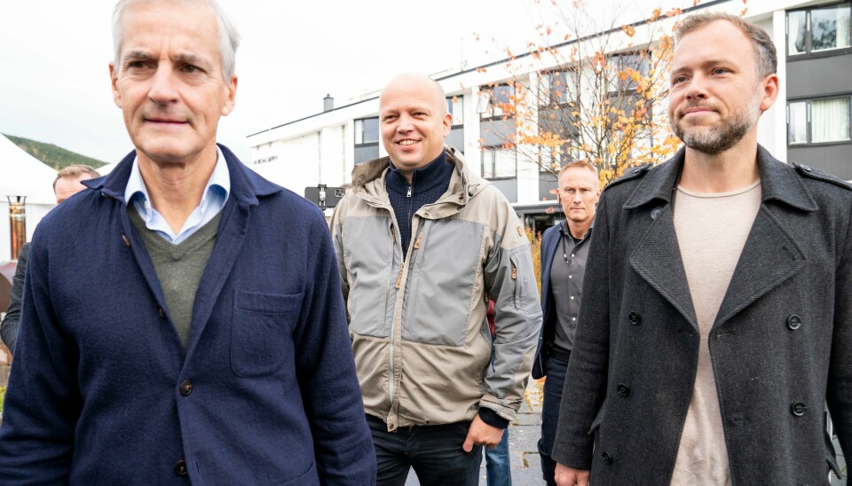 Jonas Gahr Støre (Ap) møter partilederne Audun Lysbakken (SV) og Trygve Slagsvold Vedum (Sp) og ved Hurdalsjøen hotell for sonderinger om regjeringsforhandlinger mellom Ap, SV og Sp som startet torsdag. Jonas Gahr Støre (Ap) møter partilederne Audun Lysbakken (SV) og Trygve Slagsvold Vedum (Sp) og ved Hurdalsjøen hotell for sonderinger om regjeringsforhandlinger mellom Ap, SV og Sp som startet torsdag.