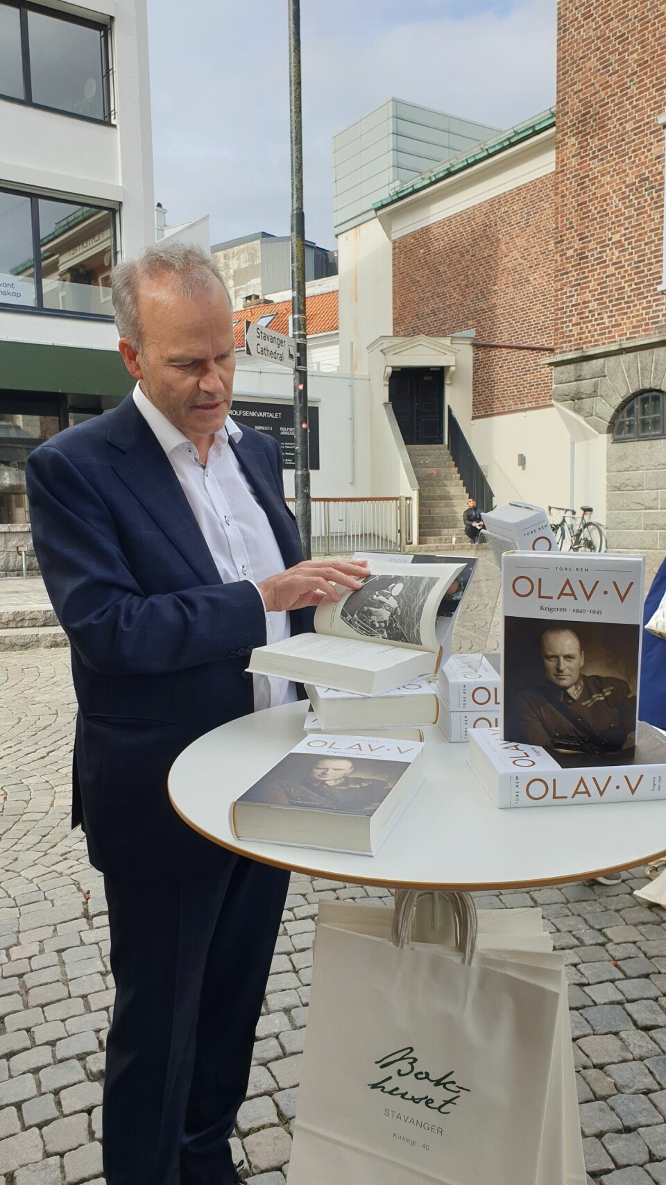 Tore Rem, forfatter av den store biografien om Kong Olav, ved lanseringen av andre bind 'Krigeren', under Kapittel-festivalen i Stavanger Tore Rem, forfatter av den store biografien om Kong Olav, ved lanseringen av andre bind 'Krigeren', under Kapittel-festivalen i Stavanger
