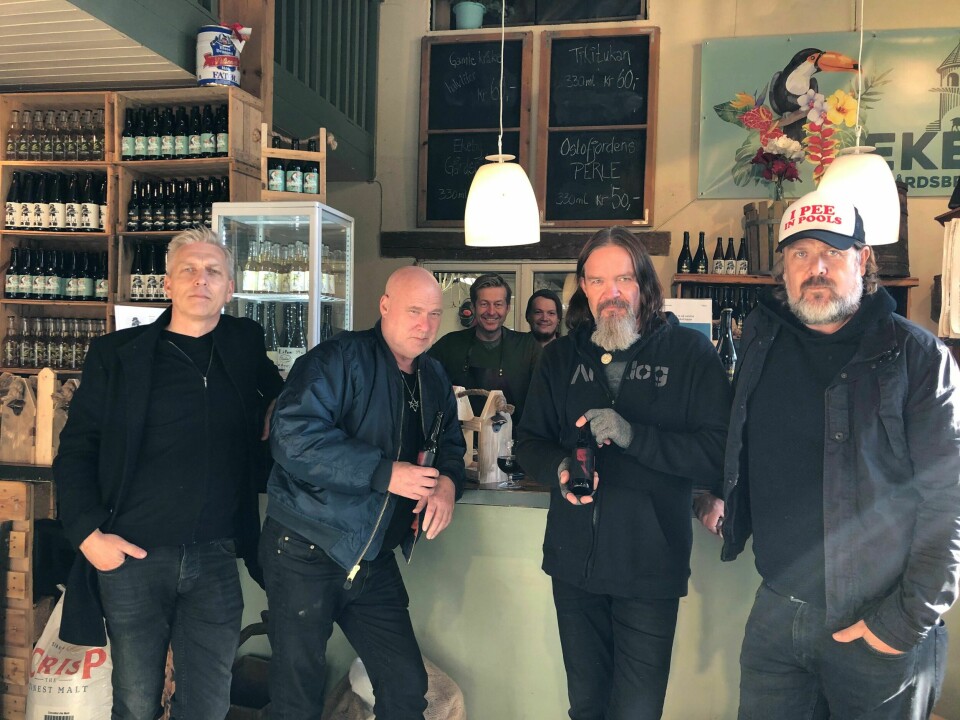 Kjetil Manheim, Eirik Norheim, Finn-Erik Blakstad, Even Gudvig Olsen, Anders Odden og Stig Amundsen har gått sammen om å lage Order-øl i forbindelse med bandets plateslipp. Kjetil Manheim, Eirik Norheim, Finn-Erik Blakstad, Even Gudvig Olsen, Anders Odden og Stig Amundsen.