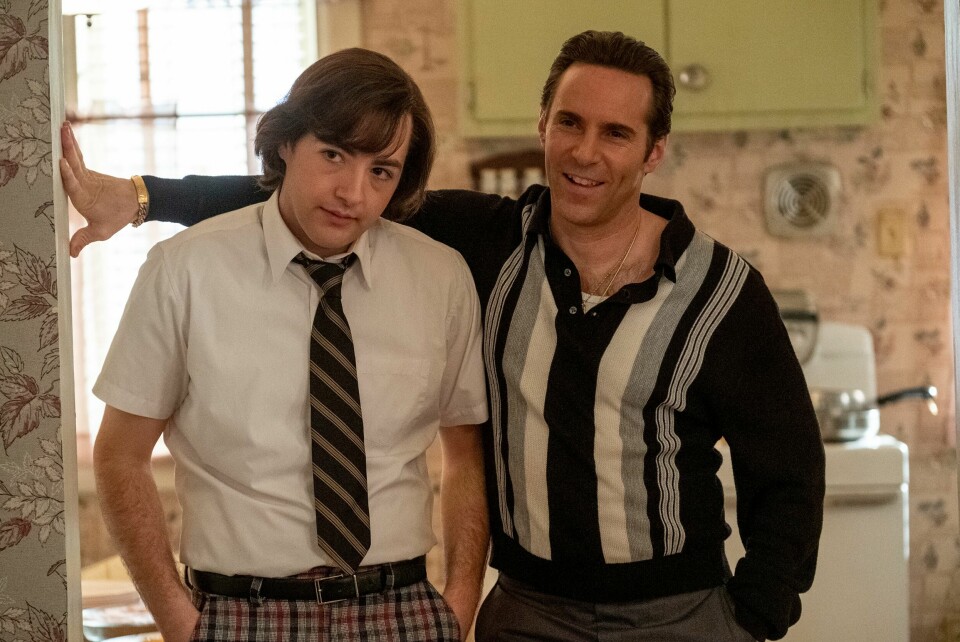 Michael Gandolfini i rollen som den unge Tony Soprano, sammen med farsfigur Richard «Dickie» Moltisanti (Alessandro Nivola) i «The Many Saints of Newark». Michael Gandolfini i rollen som den unge Tony Soprano, sammen med farsfigur Richard «Dickie» Moltisanti (Alessandro Nivola) i «The Many Saints of Newark».