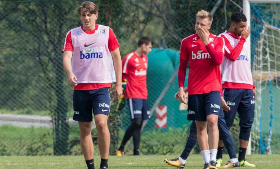 Sander Berge på trening med landslaget. Bak står Alexander Søderlund og Joshua King. Sistnevnte var også innom VIF.