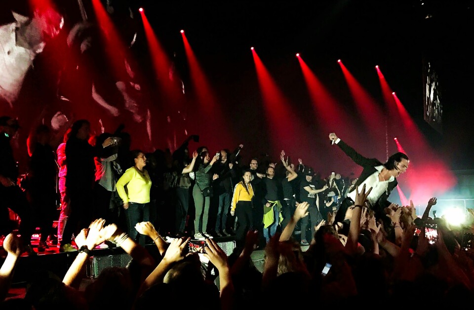 Nick Cave triumferte foran et fullsatt Oslo Spektrum, og etter hvert en fullsatt scene. Nick Cave triumferte foran et fullsatt Oslo Spektrum, og etter hvert en fullsatt scene.