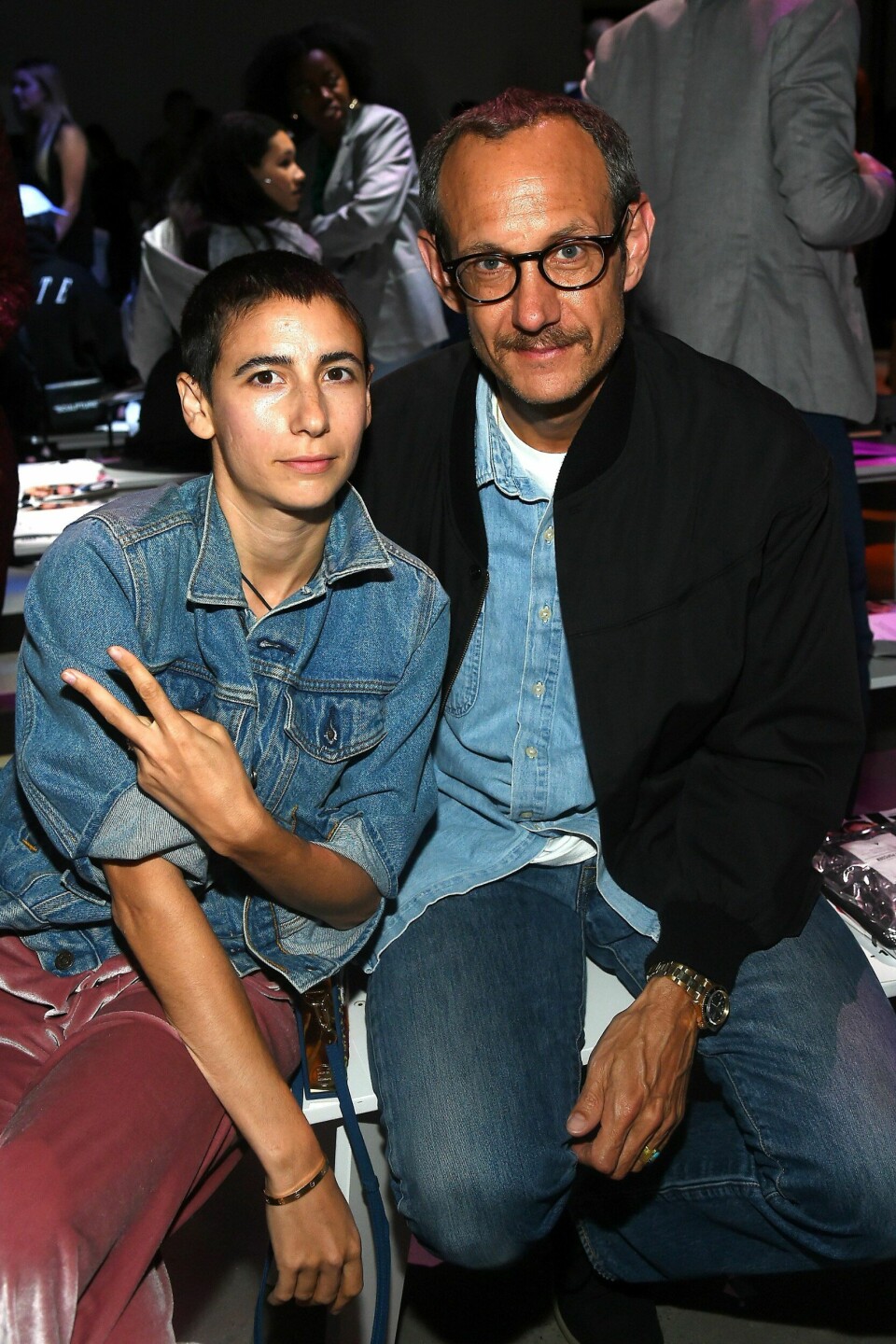 Fotografen terry Richardson sammen med en venninne under Jeremy Scotts visning på New York Fashion Week i september.