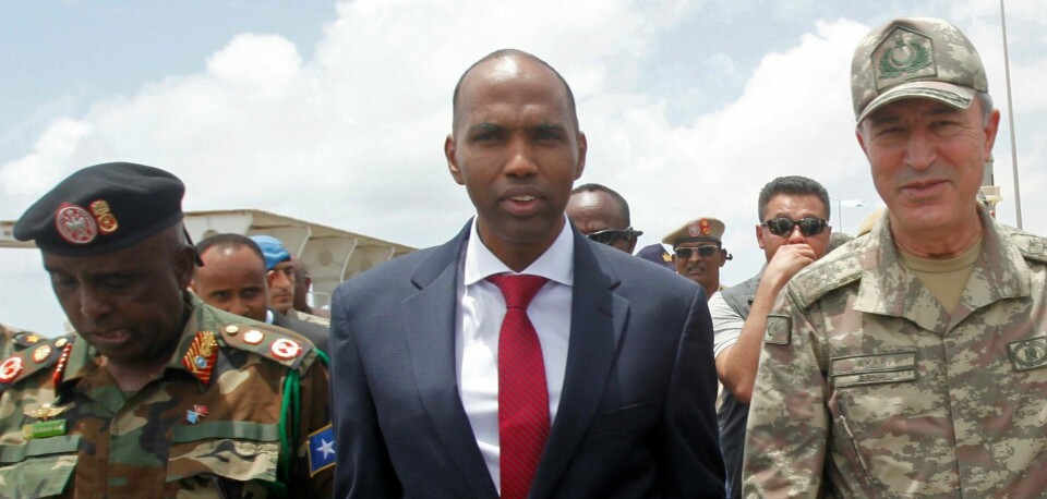 Somalias stasminister Hassan Ali Khaire (i midten).