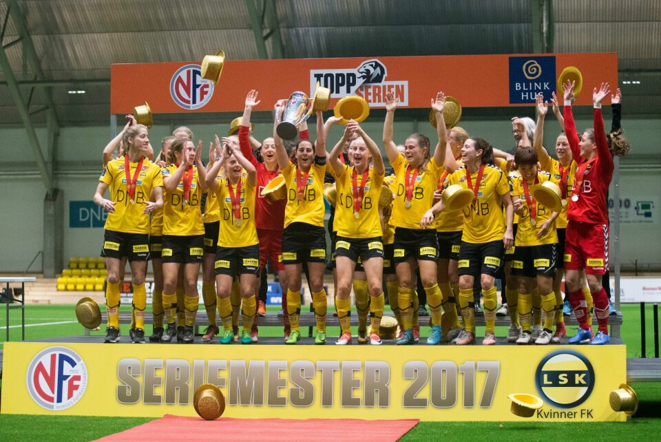 LSK Kvinner fikk gullmedaljene i LSK-hallen lørdag.