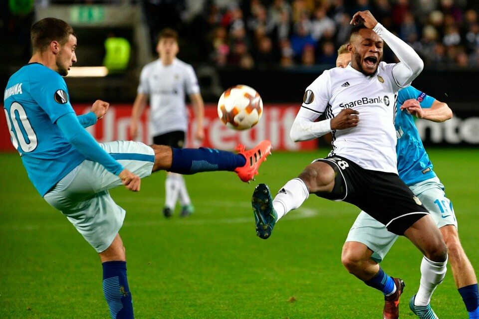 Zenits Emiliano Rigoni (til venstre) i duell med Samuel Adegbenro. Europa League (4. runde) i fotball mellom Rosenborg og Zenit på Lerkendal Stadion.