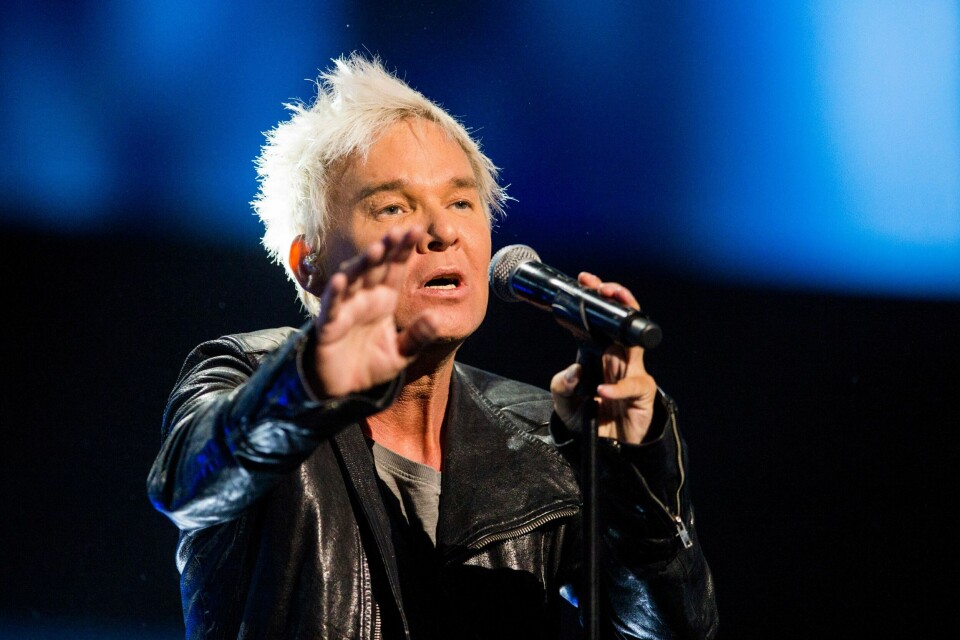 peter.talos@ntb.no
Bilde: tbc00f41
Kristian Valen fremførte låten «You & I» under finalen i Melodi Grand Prix 2017 i Oslo Spektrum i mars. Fredag må han møte som tiltalt når ankebehandlingen i trusselsaken mot ham starter i lagmannsretten. Foto: Fredrik Varfjell, NTB scanpix