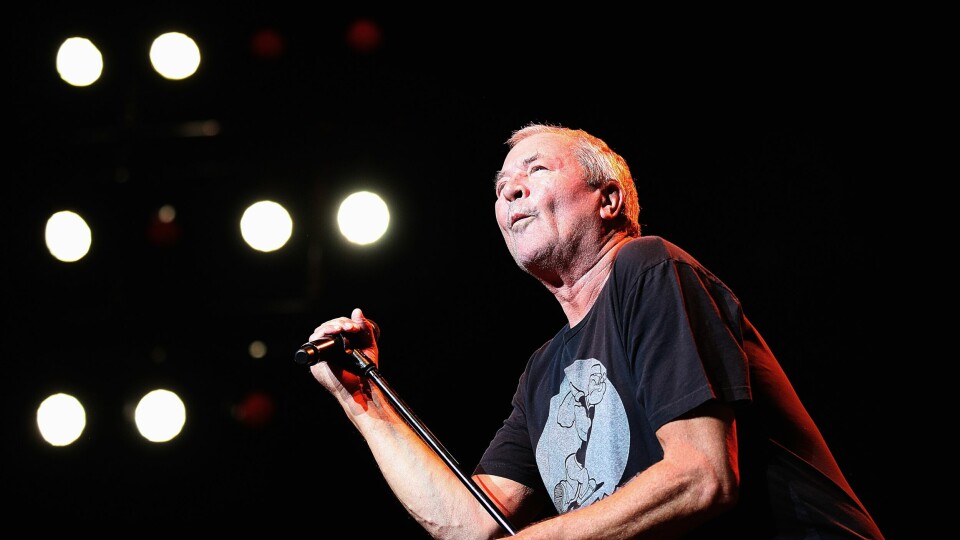 Ian Gillan holder koken, men repertoaret er tilpasset stemmen. Ian Gillan holder koken, men repertoaret er tilpasset stemmen.