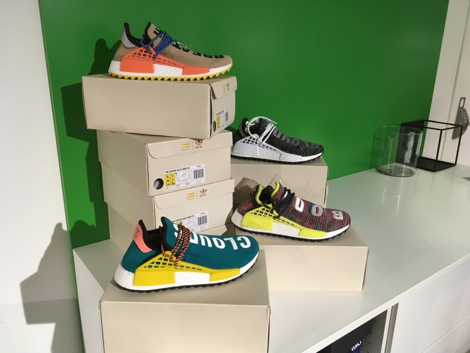 Pharrell X Adidas kommer i fire farger. Pharrell X Adidas kommer i fire farger.