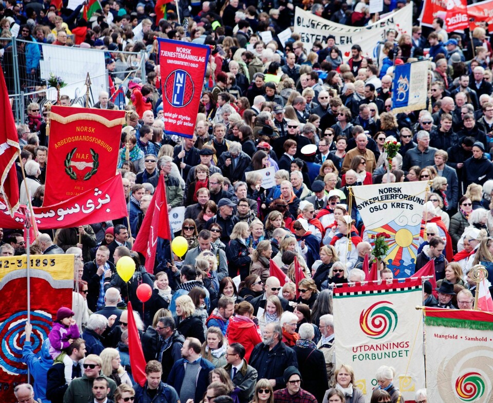 FARGERIKT: Fagorganiserte samlet til 1. mai-markering på Youngstorget i Oslo. FOTO: BRIAN CLIFF OLGUIN