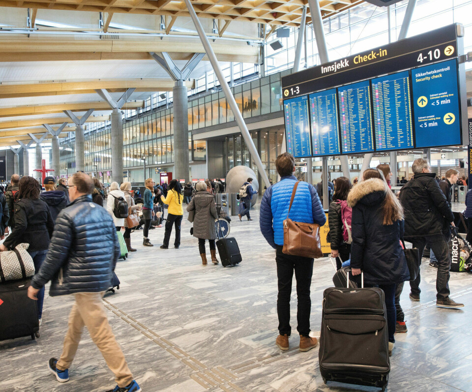 Flytrafikken fortsetter å vokse. Det er fortsatt dårlig nytt for klimaet etter som det fortsatt kan ta flere år før det blir vanlig med mye biodrivstoff på tankene og elektriske fly. Flytrafikken fortsetter å vokse. Det er fortsatt dårlig nytt for klimaet etter som det fortsatt kan ta flere år før det blir vanlig med mye biodrivstoff på tankene og elektriske fly.