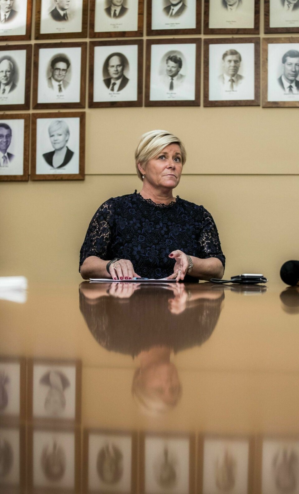 Finansminister Siv Jensen (Frp) på pressekonferansen mandag 13. november om SSB-sjef Christine B. Meyers avgang.