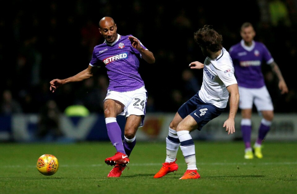 Veteranen Karl Henry, en av mange klubbløse profiler som gikk til Bolton Wanderers ved sesongstart. Etter sju strake kamper uten tap kan Bolton være på vei opp av nedrykksgjørma i Championship.