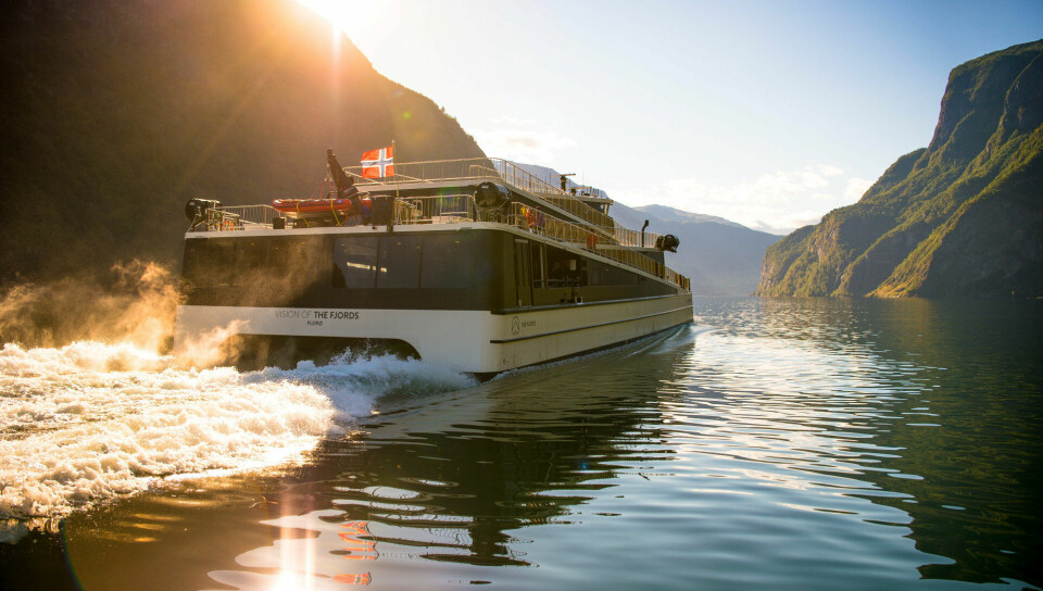 Hybridbåten Vision of the Fjords byr på utslippsfritt og stillegående cruise i den vakre vestlandsnaturen. Hybridbåten Vision of the Fjords byr på utslippsfritt og stillegående cruise i den vakre vestlandsnaturen.