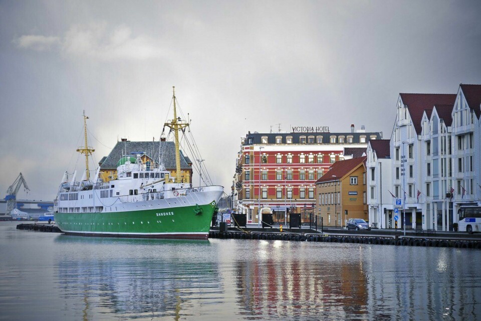 MS «Sandnes», for anledningen fotografert ved Skagenkaien, risikerer å miste sin faste kaiplass. Foto: Kjetil Grøtte