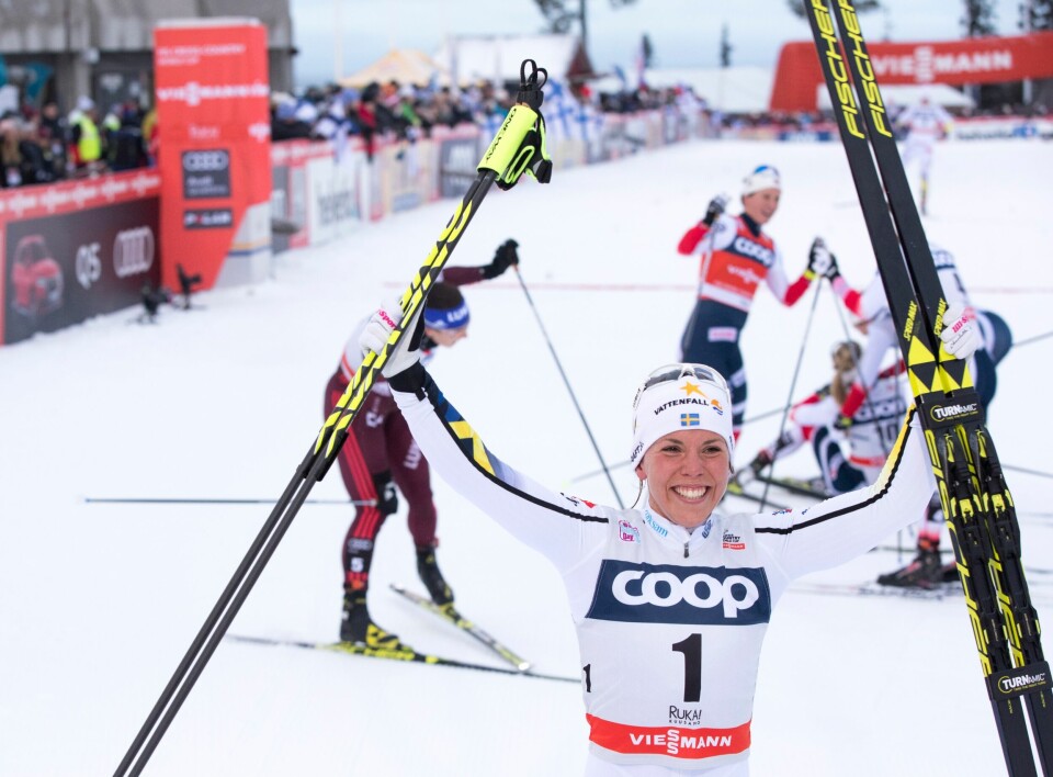 Charlotte Kalla rykket fra Marit Bjørgen og vant klart i Ruka søndag. Charlotte Kalla rykket fra Marit Bjørgen og vant klart i Ruka søndag.