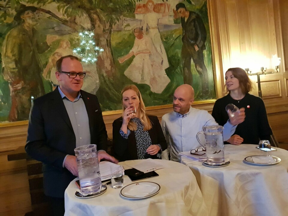 Frode Jacobsen (Ap), Eivor Evenrud (R), Harald Nissen (MDG) og Sunniva Holmås Eidsvoll (SV) i Munchrommet på Oslo rådhus.