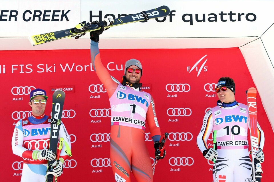 Aksel Lund Svindal flankert av Beat Feuz (t.v.) og Thomas Dressen på seierspallen i Beaver Creek lørdag